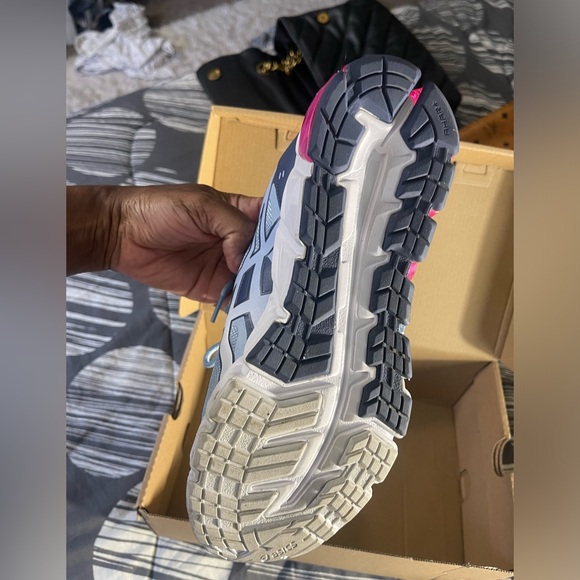 Great condition, gel ASICS size 8/12 - Picture 6 of 7